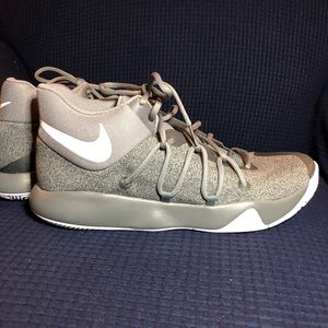 Men’s Nike Zoom size 11